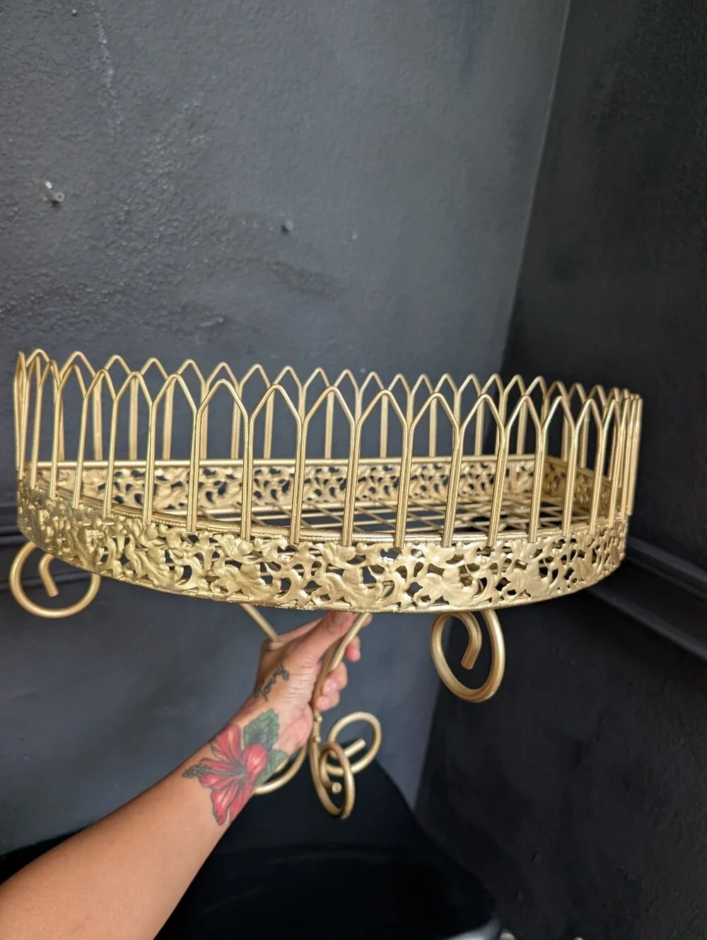 Vintage gold scroll leaf design large wall shelf display 14